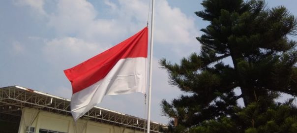 pengibaran bendera indonesia setengah tiang